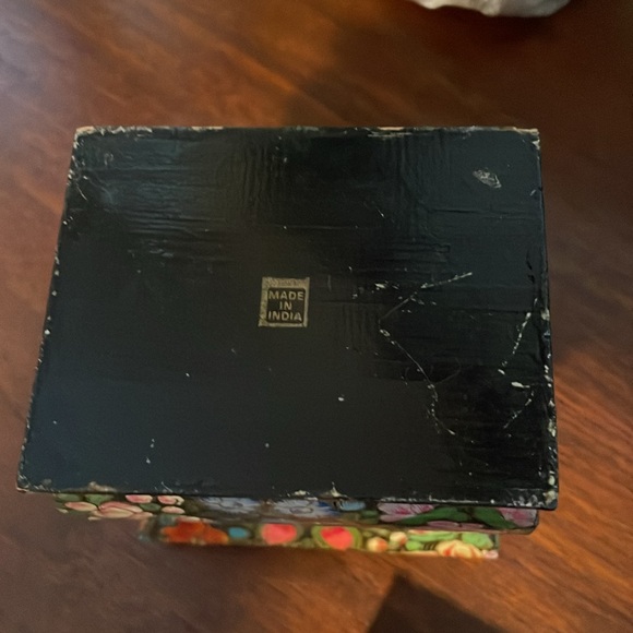 Wood flower trinket box - Picture 7 of 11